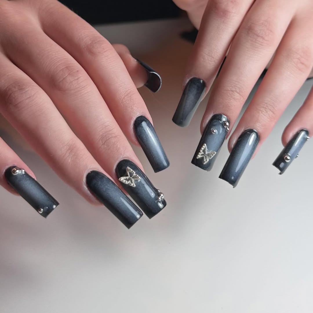 Manucure nude réalisée par Sora Nails
